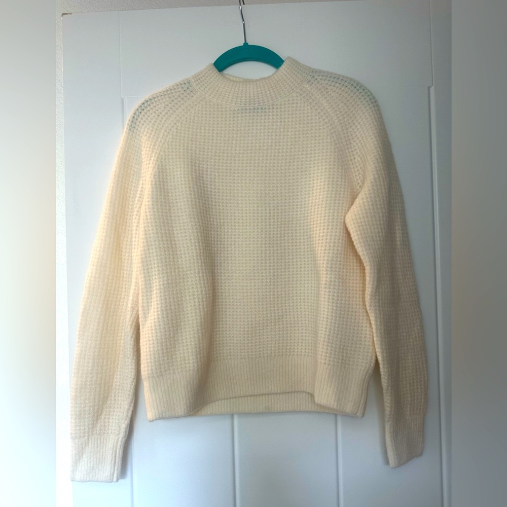 Banana Republic ivory sweater - size small- never worn